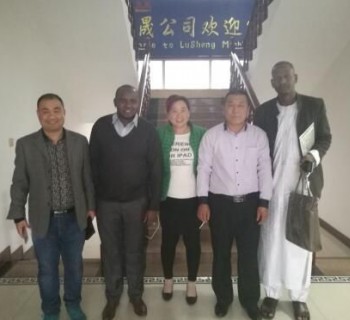 幾內(nèi)亞客戶來廠訂購(gòu)設(shè)備